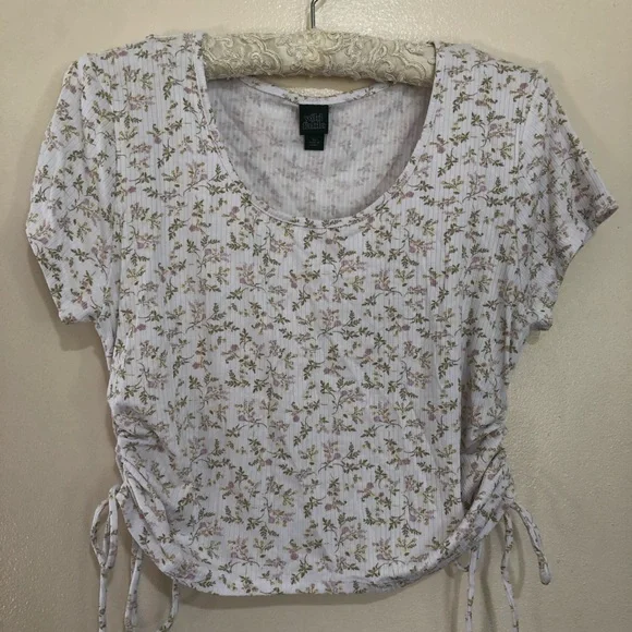 🔴Wild Fable floral Stretchy Crop  top. Scrunched sides short sleeves. Size XL. - Picture 5 of 14